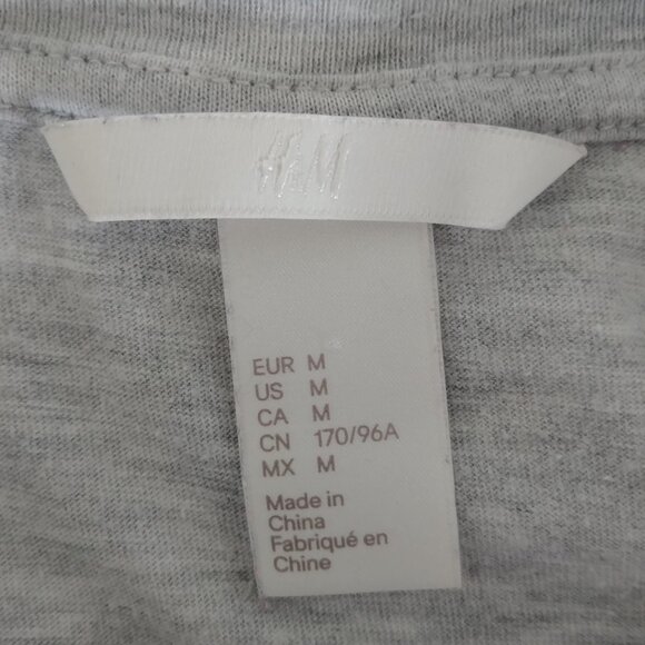 4/$20 Light grey tee shirt T-shirt with embroidered pink rose appliques Medium - Picture 9 of 11